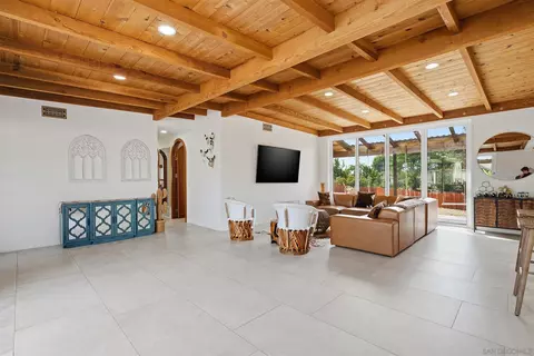Living - 1047 Highland Dr, Del Mar, CA 92014 photo 3 of 4