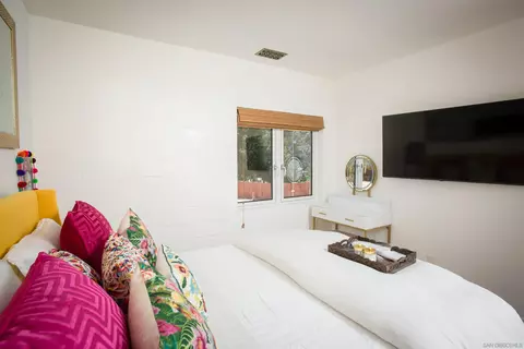 Bedroom - 1047 Highland Dr, Del Mar, CA 92014 photo 8 of 15