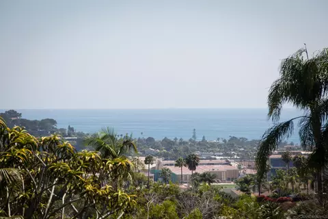 View/Area - 1047 Highland Dr, Del Mar, CA 92014 photo 2 of 6