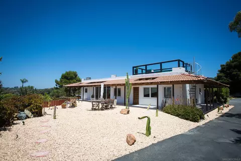 Exterior - 1047 Highland Dr, Del Mar, CA 92014 photo 4 of 30