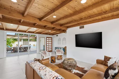 Living - 1047 Highland Dr, Del Mar, CA 92014 photo 4 of 4