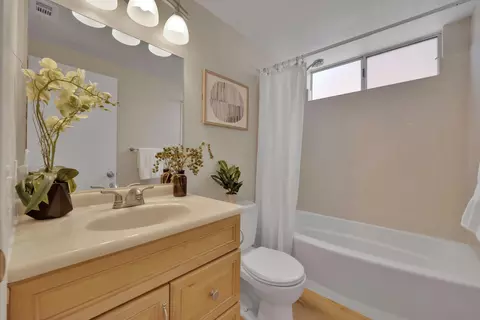Bath - 13710 Ahwahnee Way, Poway, CA 92064 photo 3 of 4