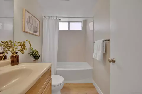 Bath - 13710 Ahwahnee Way, Poway, CA 92064 photo 4 of 4