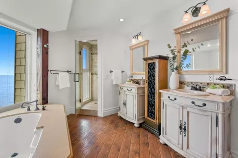 Bath - 337 W I St, Encinitas, CA 92024 photo 4 of 5