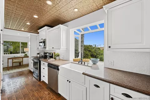 Kitchen - 337 W I St, Encinitas, CA 92024 photo 3 of 7