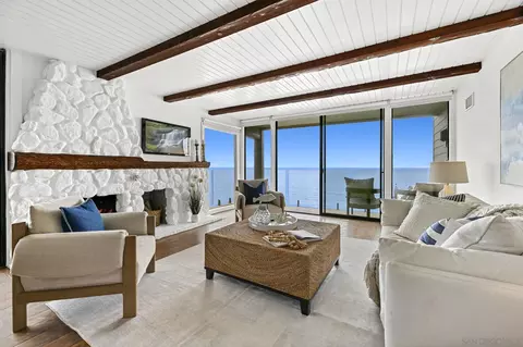 Living - 337 W I St, Encinitas, CA 92024 photo 2 of 5