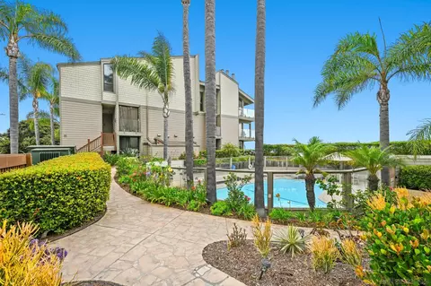 Exterior - 337 W I St, Encinitas, CA 92024 photo 6 of 8