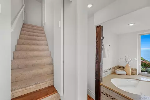 Entry Way - 337 W I St, Encinitas, CA 92024 photo 4 of 4