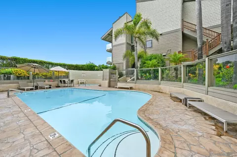 Exterior - 337 W I St, Encinitas, CA 92024 photo 5 of 8