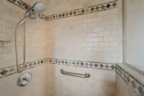 Bath - 337 W I St, Encinitas, CA 92024 photo 2 of 5
