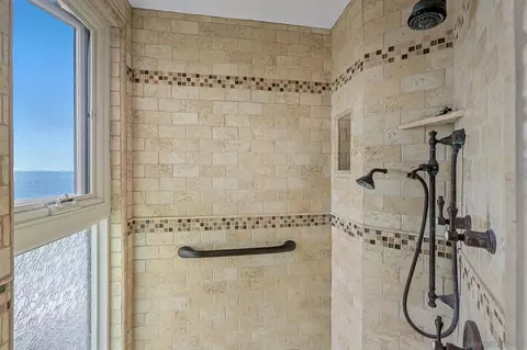 Bath - 337 W I St, Encinitas, CA 92024 photo 5 of 5
