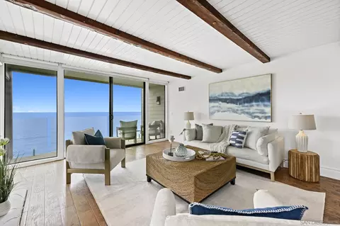 Living - 337 W I St, Encinitas, CA 92024 photo 3 of 5