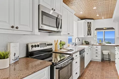 Kitchen - 337 W I St, Encinitas, CA 92024 photo 6 of 7
