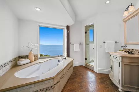 Bath - 337 W I St, Encinitas, CA 92024 photo 3 of 5