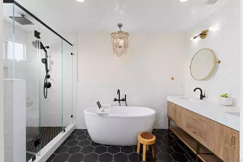 Bath - 579 Hygeia Ave #A, Encinitas, CA 92024 photo 2 of 3