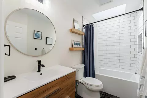 Bath - 579 Hygeia Ave #A, Encinitas, CA 92024 photo 3 of 3