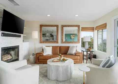 Living - 579 Hygeia Ave #A, Encinitas, CA 92024 photo 3 of 3