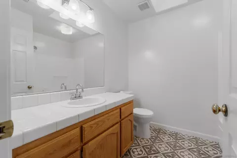 Bath - 321 Pepper Dr, Tehachapi, CA 93561 photo 2 of 2