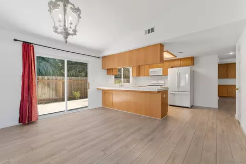 Living - 321 Pepper Dr, Tehachapi, CA 93561 photo 2 of 2