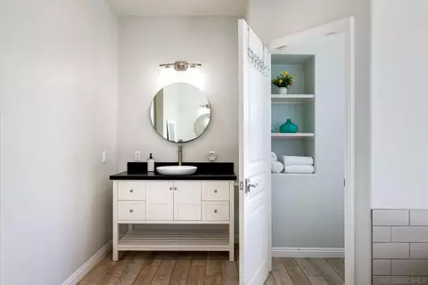 Bath - 1265 Veronica Ct, Carlsbad, CA 92011 photo 4 of 5