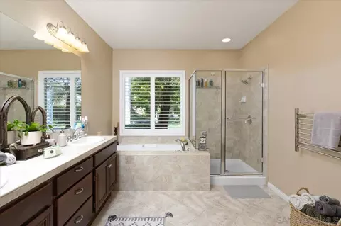 Bath - 1652 Daybreak Pl, Escondido, CA 92027 photo 1 of 4