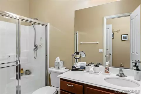 Bath - 1652 Daybreak Pl, Escondido, CA 92027 photo 2 of 4