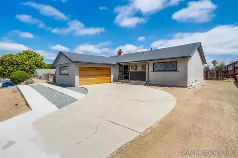 1438 Moon Rd, Vista, CA 92083 photo 3