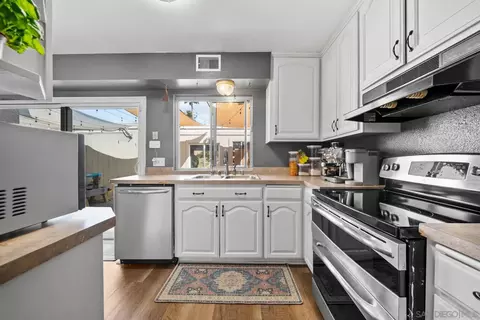 Kitchen - 9416 Carlton Oaks Dr #E, Santee, CA 92071 photo 2 of 2