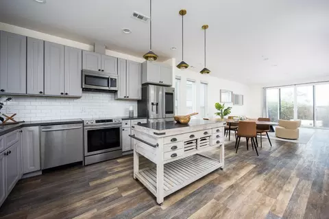3260 Broadway, San Diego, CA 92102
