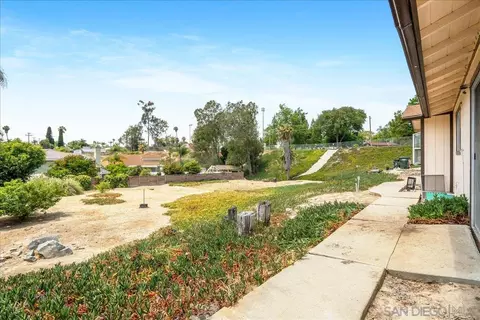 Exterior - 334 Cedar Rd, Vista, CA 92083 photo 3 of 5