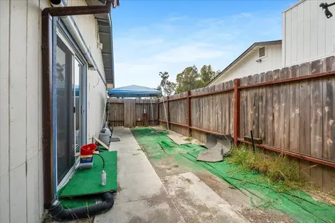 Exterior - 334 Cedar Rd, Vista, CA 92083 photo 4 of 5