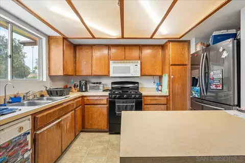 Kitchen - 334 Cedar Rd, Vista, CA 92083 photo 2 of 3