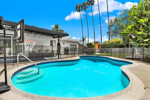 Exterior - 750 Smith Dr, Vista, CA 92084 photo 6 of 10