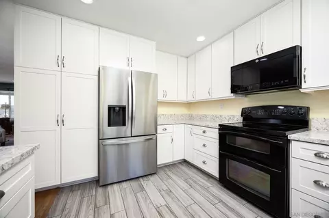 Kitchen - 14543 High Pine St, Poway, CA 92064 photo 4 of 4