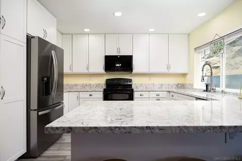 Kitchen - 14543 High Pine St, Poway, CA 92064 photo 3 of 4