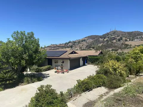 1335 Sunny Heights Rd, Fallbrook, CA 92028 photo 2