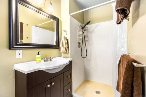 Bath - 1350 Orange Grove Rd, El Cajon, CA 92021 photo 3 of 3
