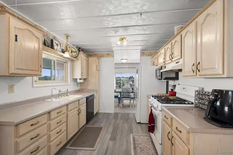 Kitchen - 1815 Sweetwater Rd #89, Spring Valley, CA 91977 photo 2 of 4
