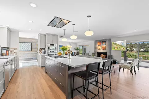 17808 Via Altiva, San Diego, CA 92128