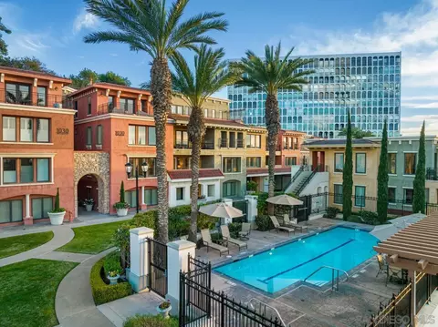 1040 Genter St #104, La Jolla, CA 92037 photo 3