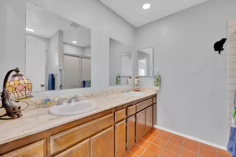 Bath - 13955 Wanda Way, Jamul, CA 91935 photo 2 of 2