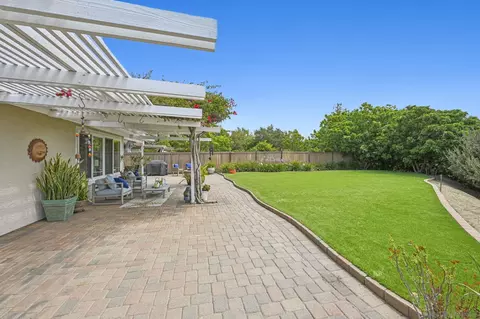 Exterior - 602 Hollyridge Dr, Encinitas, CA 92024 photo 6 of 10