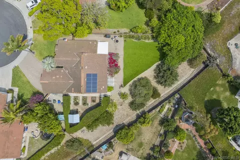 View/Area - 602 Hollyridge Dr, Encinitas, CA 92024 photo 2 of 9