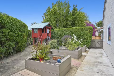 Exterior - 602 Hollyridge Dr, Encinitas, CA 92024 photo 10 of 10