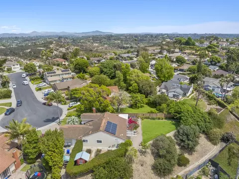 View/Area - 602 Hollyridge Dr, Encinitas, CA 92024 photo 7 of 9