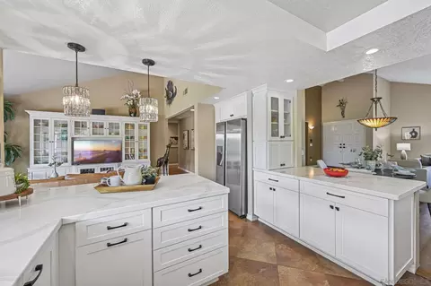 Kitchen - 602 Hollyridge Dr, Encinitas, CA 92024 photo 5 of 5
