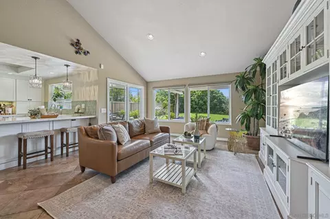 Living - 602 Hollyridge Dr, Encinitas, CA 92024 photo 3 of 5