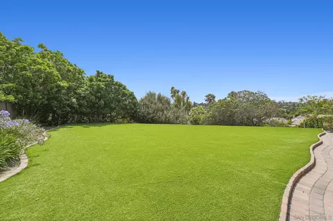 Exterior - 602 Hollyridge Dr, Encinitas, CA 92024 photo 7 of 10