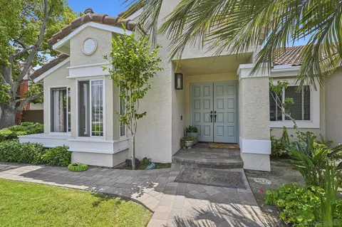 Exterior - 602 Hollyridge Dr, Encinitas, CA 92024 photo 2 of 10