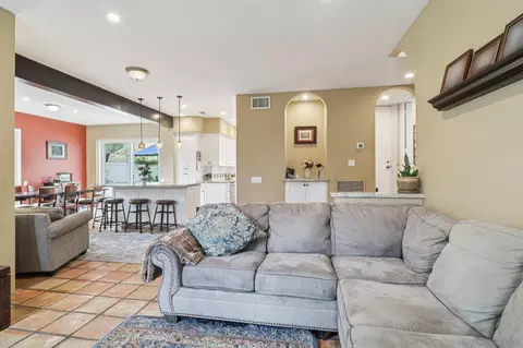 8358 Gilman Dr, La Jolla, CA 92037 photo 9